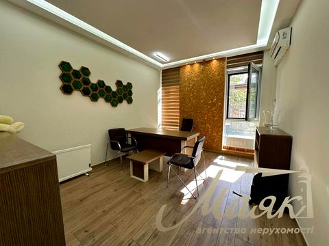 комерційна за адресою Джона Маккейна вул. (Івана Кудрі), 26