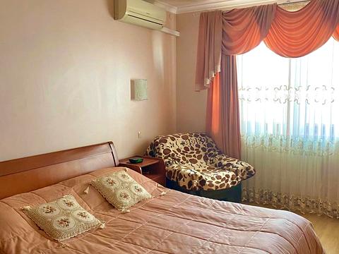 квартира за адресою Анни Ахматової вул., 13