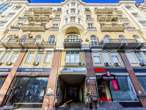 квартира за адресою Богдана Хмельницького вул., 32