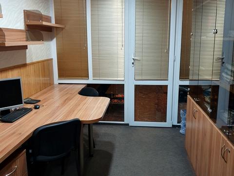 комерційна за адресою Межигірська вул., 25