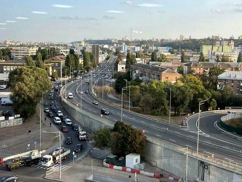 комерційна за адресою Степана Бандери просп. (Московський), 9