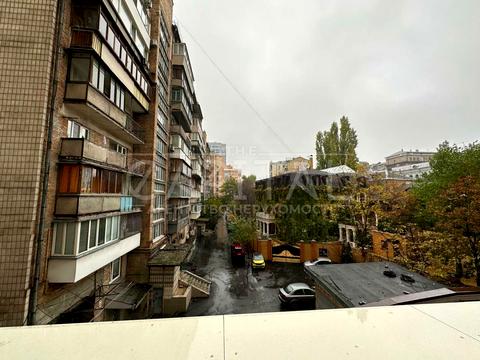 комерційна за адресою Жилянська вул., 38