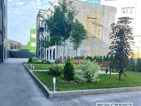 комерційна за адресою Старокиївська вул., 10