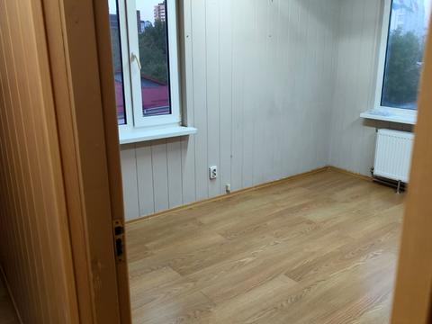 комерційна за адресою Грушевського вул., 63