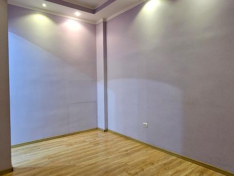 комерційна за адресою Леся Курбаса вул., 4
