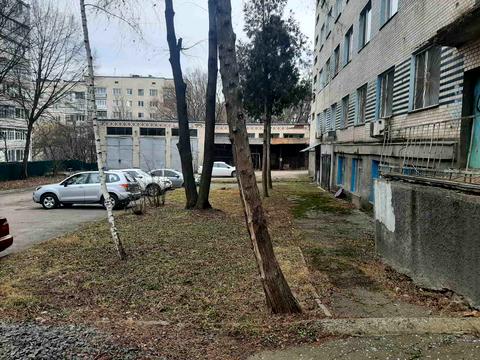 комерційна за адресою Інститутська вул., 4/1