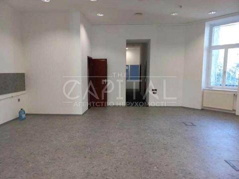 комерційна за адресою Музейний пров., 4