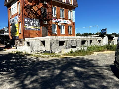 комерційна за адресою Жовтнева вул., 7