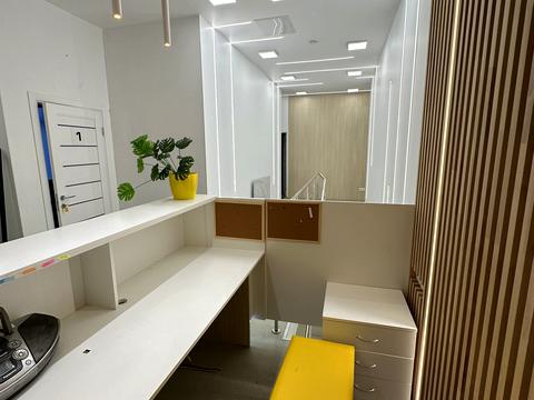 комерційна за адресою 11-та Лінія вул., 4