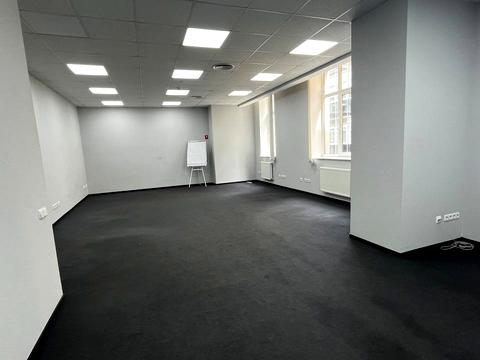комерційна за адресою Іллінська вул., 8