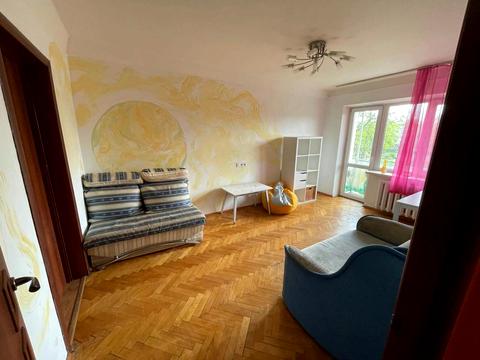 квартира по адресу Строителей ул., 12
