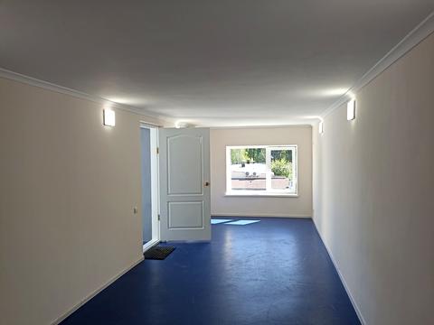 комерційна за адресою Богдана Хмельницького вул., 8