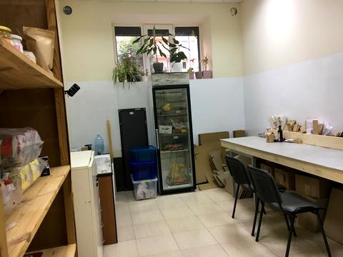 комерційна за адресою Боголюбова вул., 4