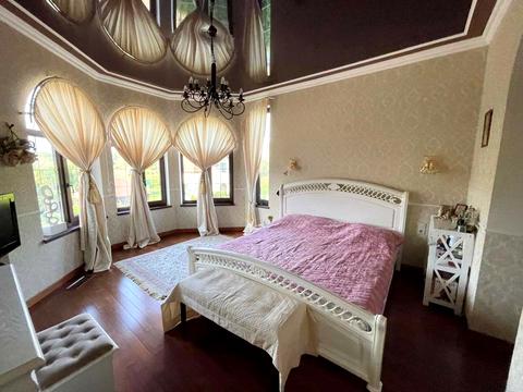 будинок за адресою с. Нові Безрадичі, пісчана