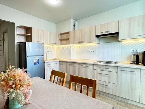 квартира за адресою Академіка Глушкова просп., 42