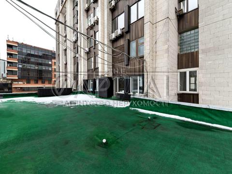 комерційна за адресою Дмитрівська вул., 18/24
