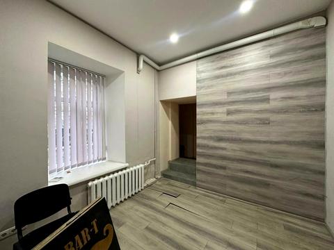 комерційна за адресою Михайлівська пл., 1