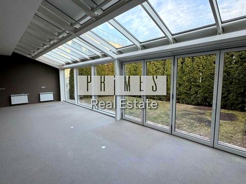 комерційна за адресою Новоселицька вул., 7