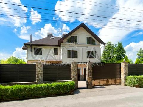 будинок за адресою Лугова