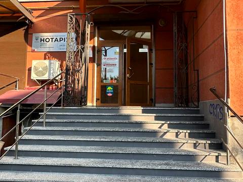 комерційна за адресою Вовчинецька вул., 68