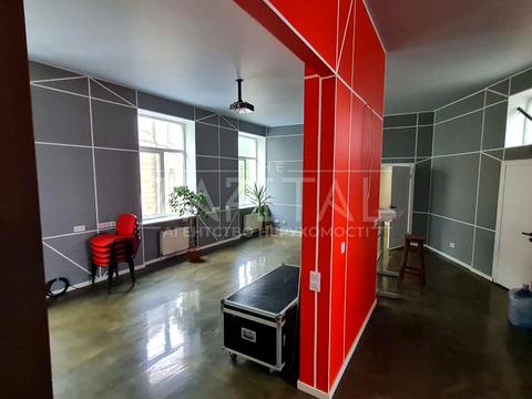 комерційна за адресою Лаврська вул. (Січневого Повстання), 16