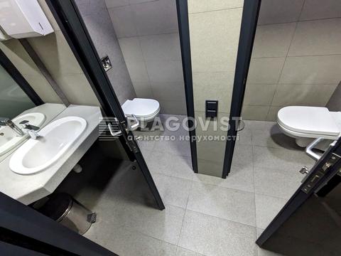 комерційна за адресою Кловський узвіз, 7