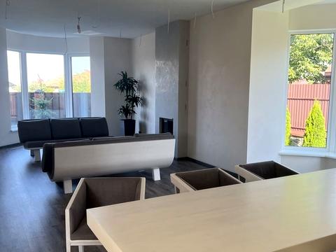 дом по адресу центральна, 1