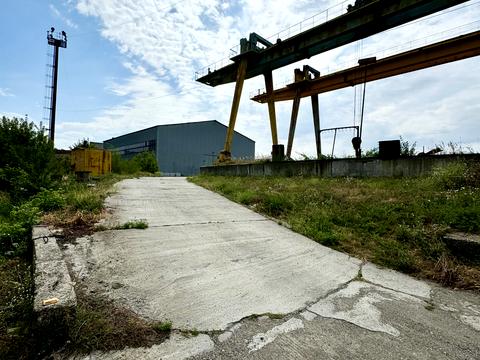 комерційна за адресою Центральна вул., 28