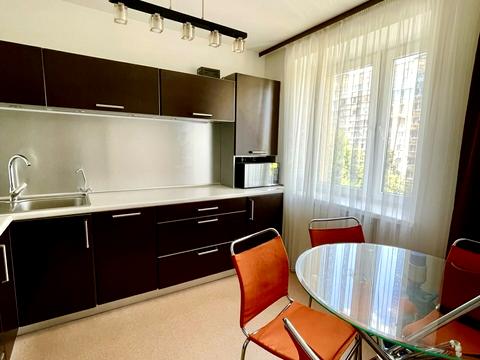 квартира по адресу Метростроевская ул., 8