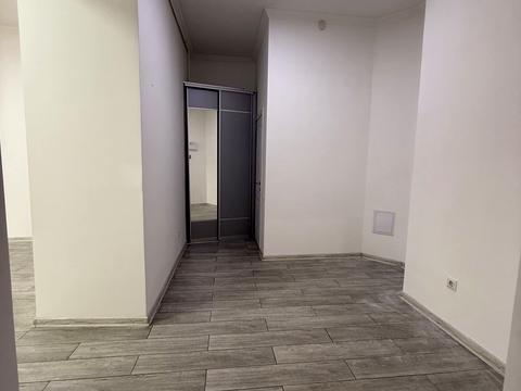 комерційна за адресою Генерала Петра Григоренка пл. (Перемоги), 4