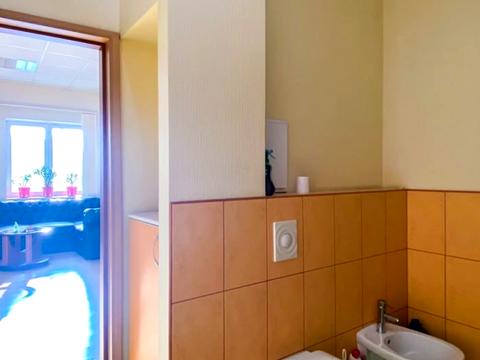 комерційна за адресою Королеви Єлизавети ІІ вул. (Глинки), 1