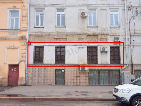 комерційна за адресою Дмитрівська вул., 15