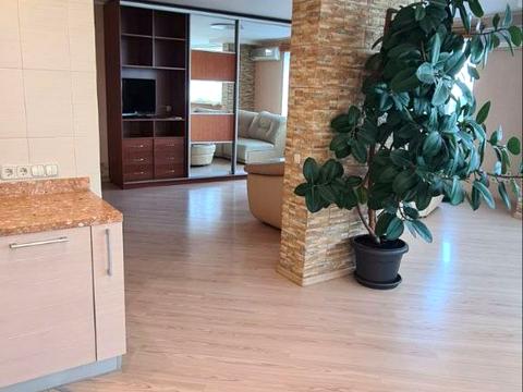 квартира за адресою Сергія Подолинського вул. (Благоєва), 7