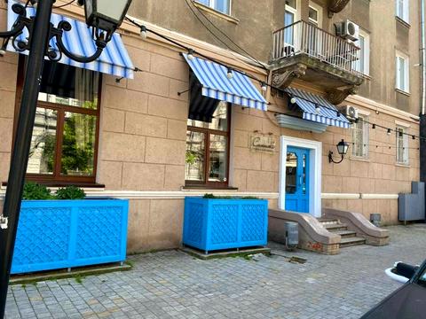 комерційна за адресою Театральна, 9