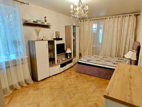 квартира за адресою Космонавтів вул., 18
