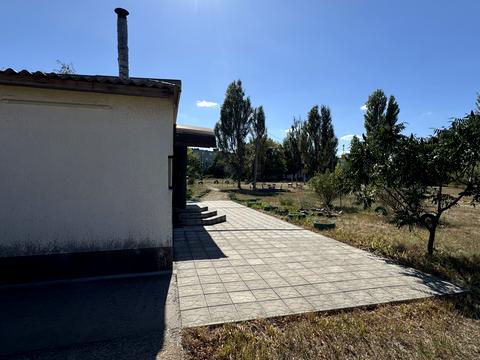 комерційна за адресою смт. Меліоративне, Молоді, 4