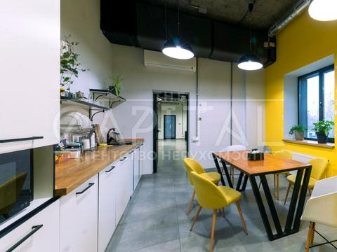 комерційна за адресою Марка Безручка вул., 24