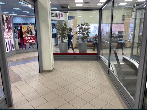 комерційна за адресою Королеви Єлизавети ІІ вул. (Глинки), 1