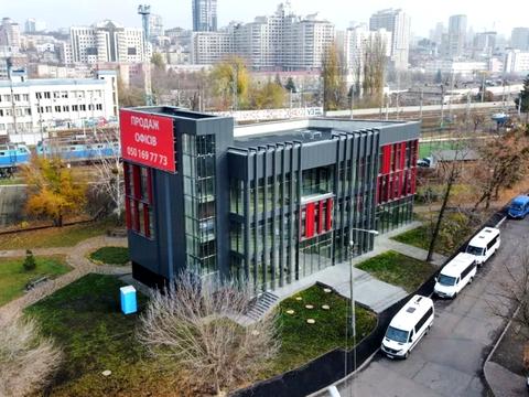 комерційна за адресою Вокзальна пл., 1