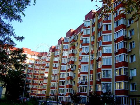 комерційна за адресою Салютна вул., 1-Б