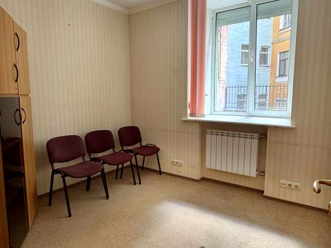 комерційна за адресою Костельна вул., 7