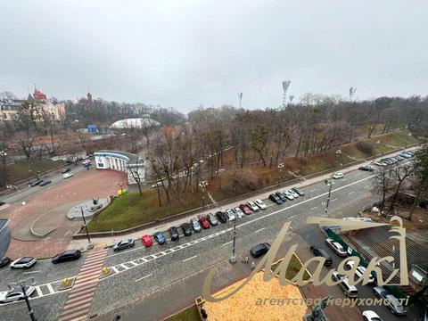 комерційна за адресою Музейний пров., 4