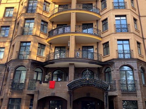комерційна за адресою Соборна вул., 8