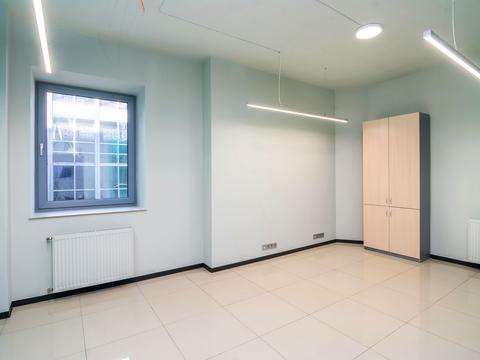 комерційна за адресою Спортивна пл., 3