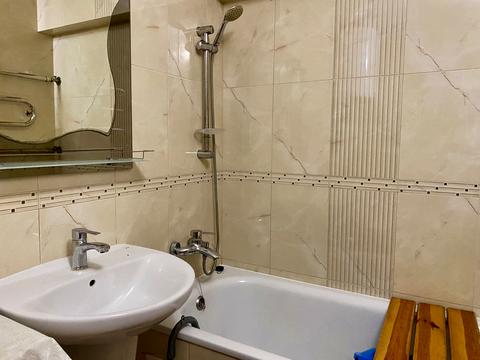 квартира за адресою Космонавтів вул., 142