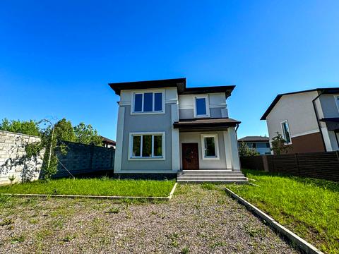 дом по адресу Євгена Плужника ул.