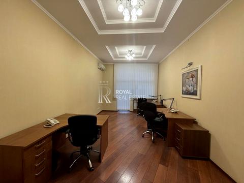 комерційна за адресою Шовковична вул., 21