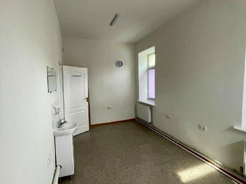 комерційна за адресою Левка Лук'яненка вул. (Василя Жуковського), 1