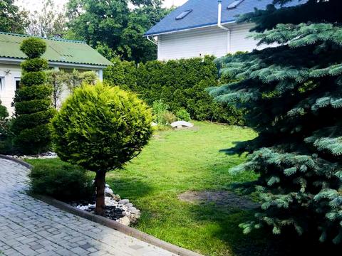 будинок за адресою Валерія Лобановського просп. (Червонозоряний)
