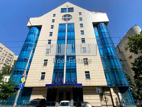 комерційна за адресою Князів Острозьких вул. (Московська), 8-Б